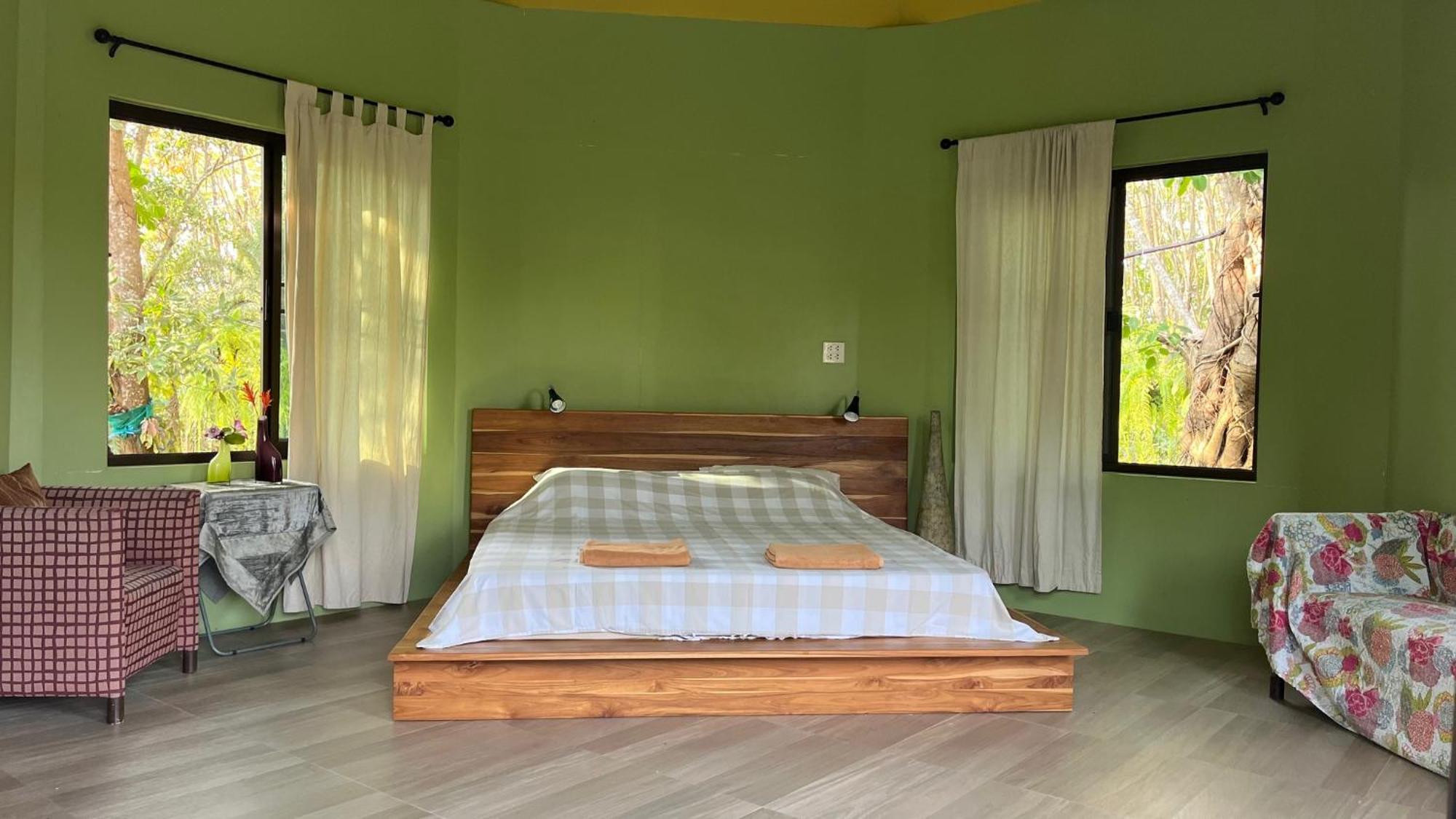 Navari Homestay 라용 외부 사진