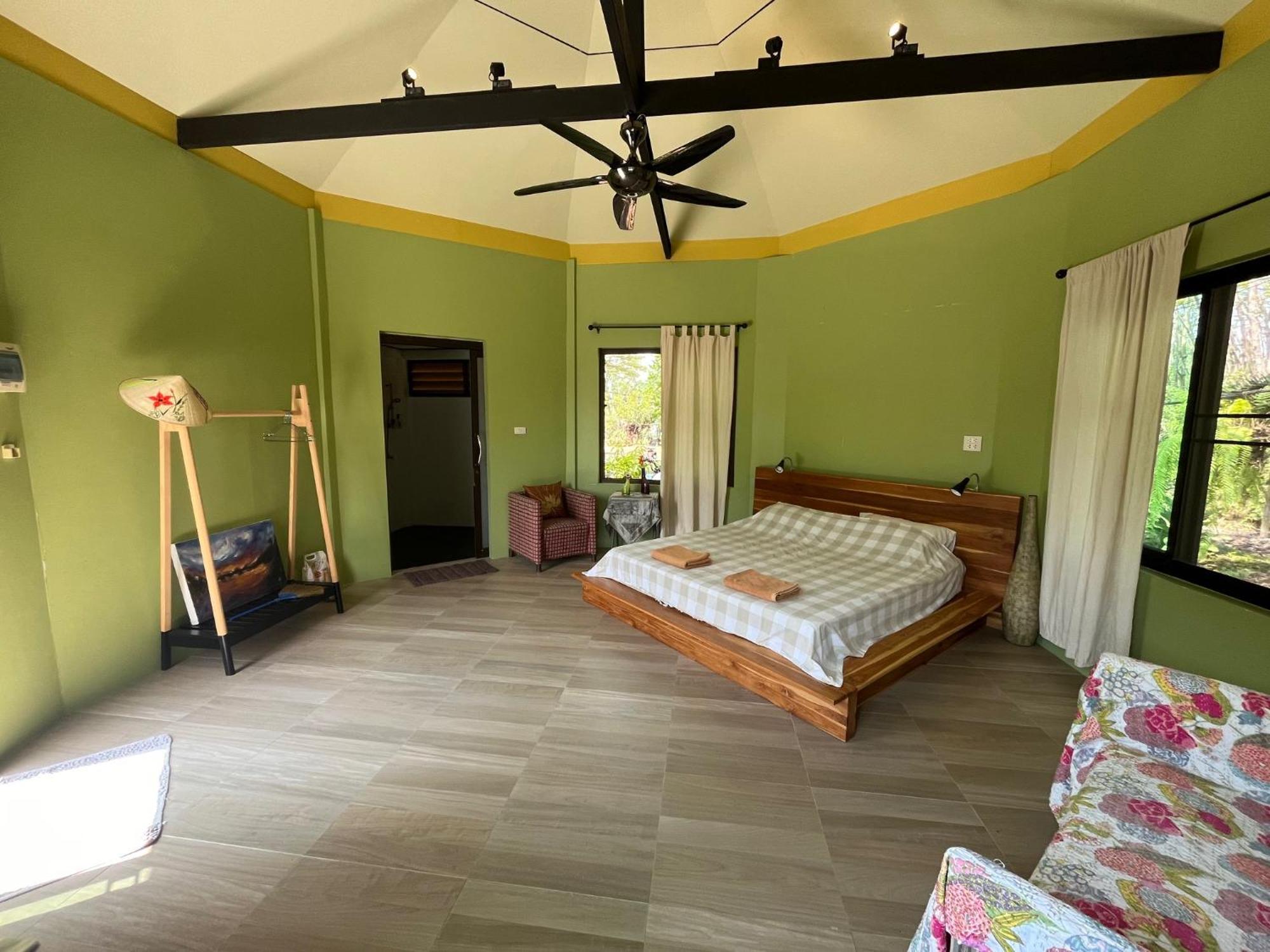 Navari Homestay 라용 외부 사진